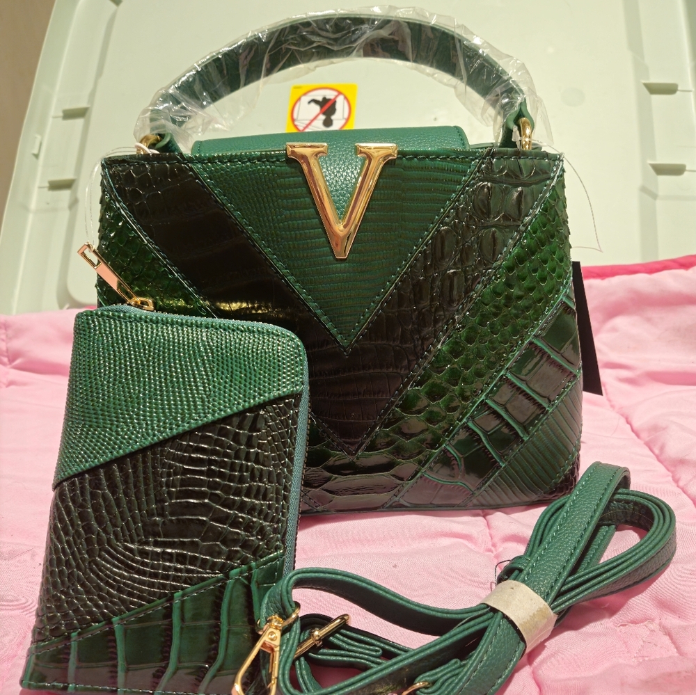 NWT Black & Green Faux Snake Skin Tote/crossbody With Wallet